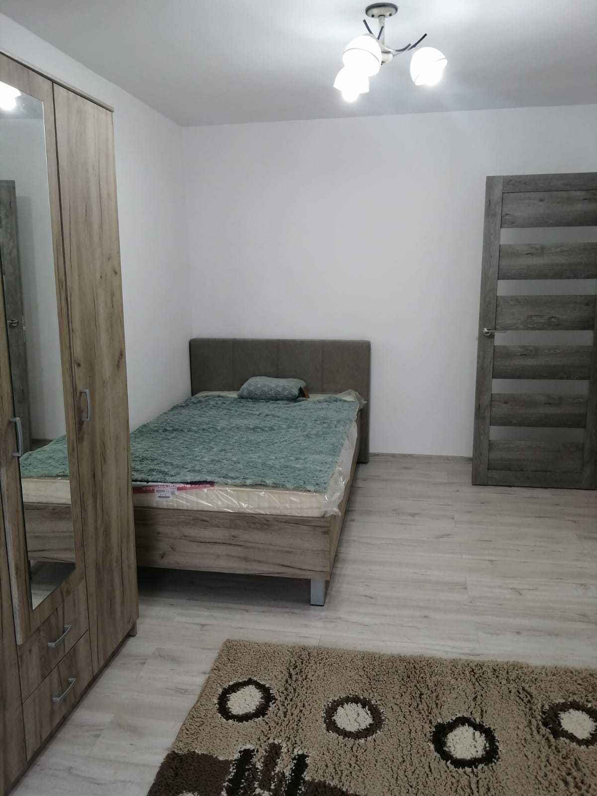 Închiriez apartament 3 camere și living în Mărăști