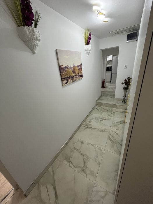 Chirie camera privata lux dar baia bucataria la comun centru tg cucu