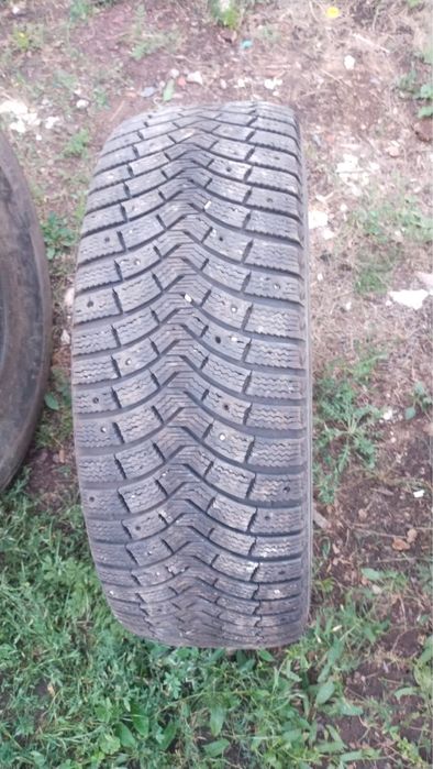 Зимние шины/покрышки Michelin с шипами 275/70 R16