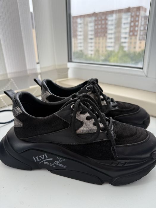 Продаю кроссовки из натуральной кожи турецкой фирмы ILVI 38 размер