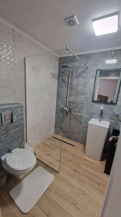 Дава се под наем Тристаен апартамент в Бургас, Сарафово - 125 кв.м за 1275 € - Снимка #2