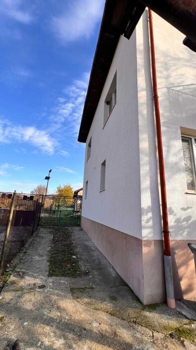 ПРОДАВА СЕ: Просторна двуетажна къща с двор и чудесна локация!