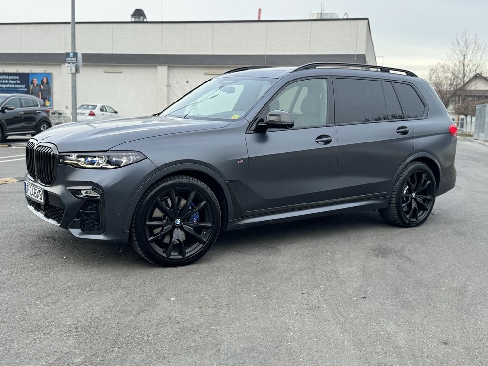 BMW X7 Dark Shadow Edition