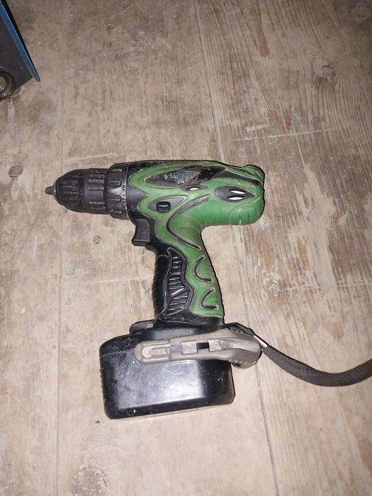 Инструментлар сотилади