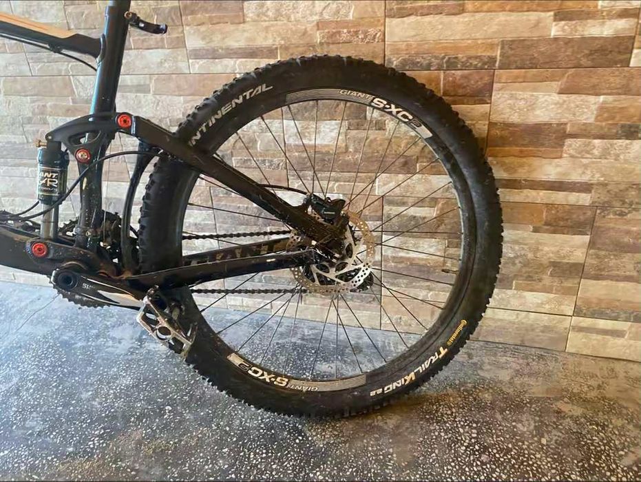 Bicicleta Giant cu suspensie fajta si spate