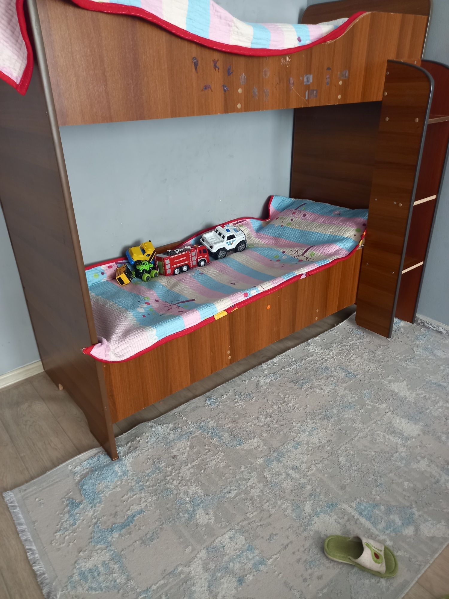 Кровать двухярустная детская кровать