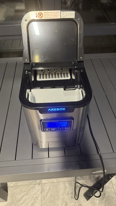 Aparat de facut cuburi de gheata . 12 kg pe zi