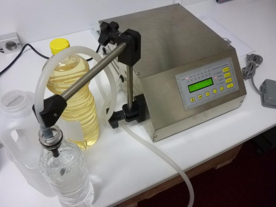 Masina imbuteliat apa plata 220V - dozare automata