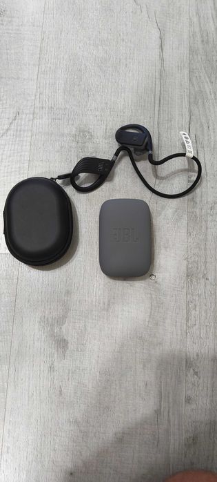 Продавам безжични блутут слушалки JBL