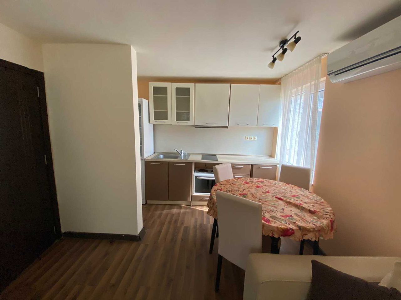 Дава се под наем Етаж от къща в Варна, м-т Евксиноград - 70 кв.м за 490 € - Снимка #2