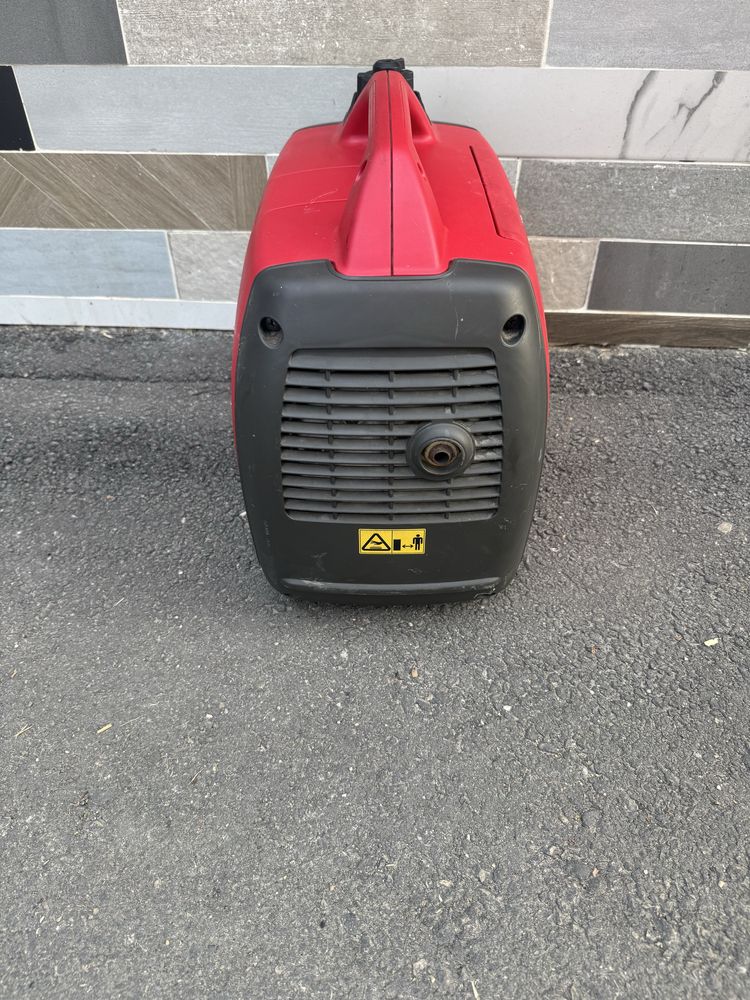 Генератор Honda EU 20i inverter