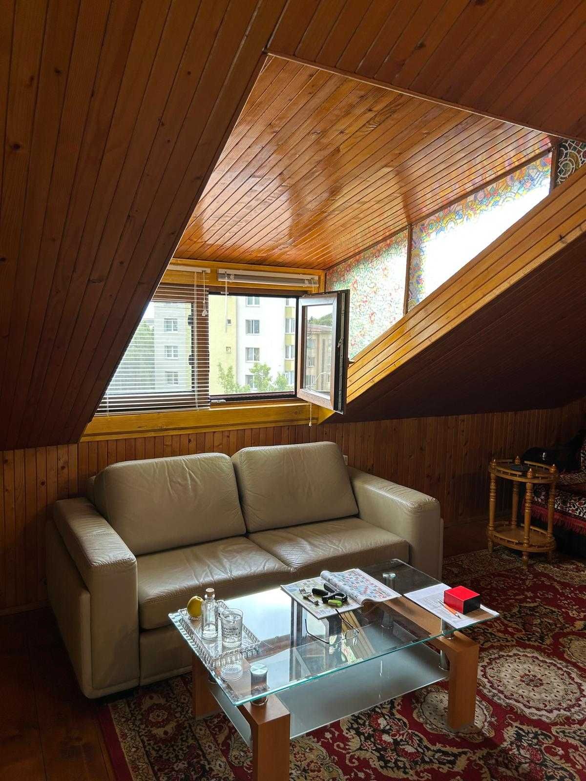 Apartament cu etaj interior (la mansarda)