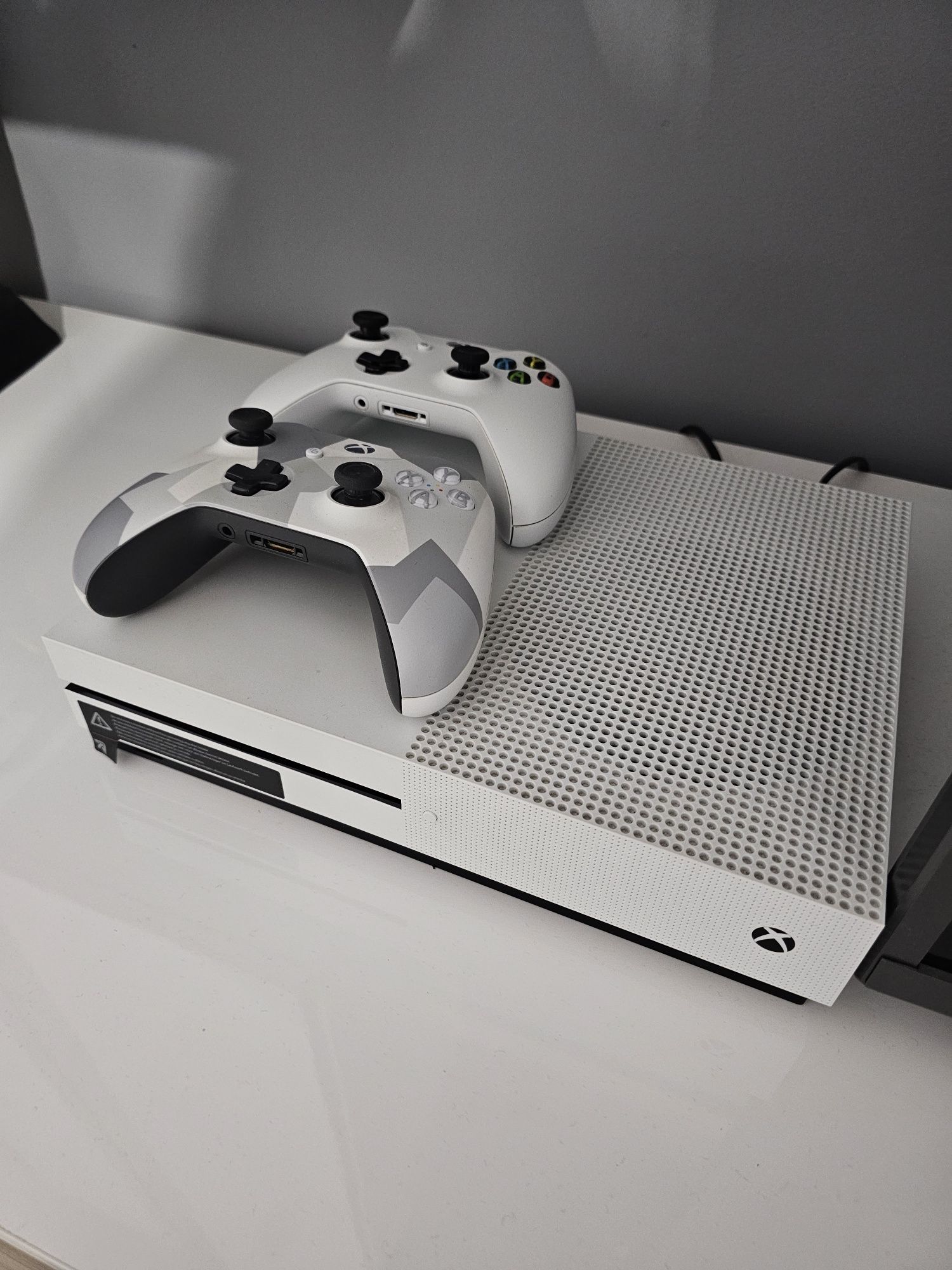 Vand xbox one s, stare ca nou