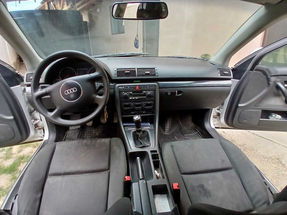 Vand audi A4 pret 2200€ negociabil
