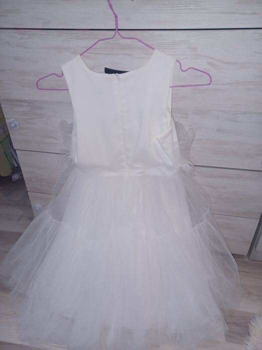 Детски рокли обличани веднъж.