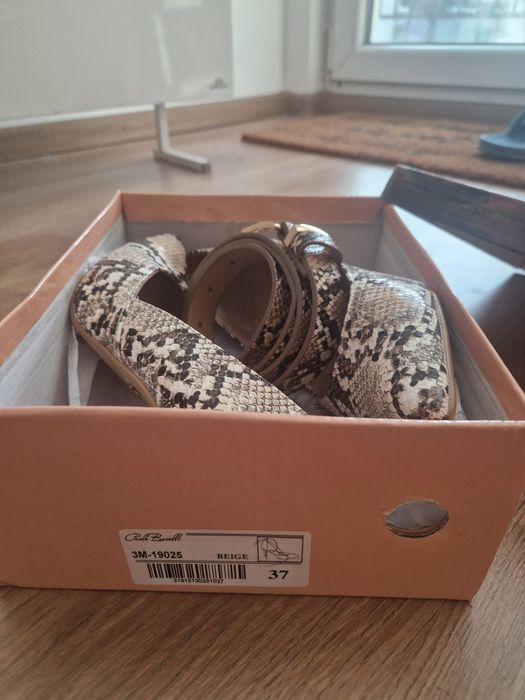 Обувки 37 номер (комплект с колан)