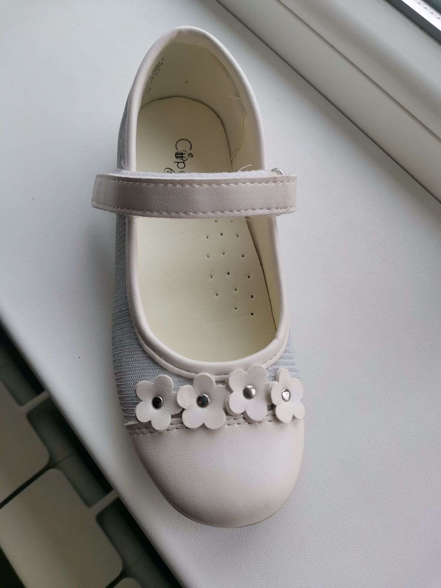Pantofiori albi M26