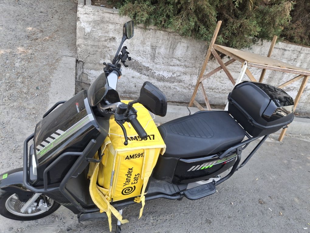 Tezligi 50-55 km bir zaryadi 100-120 gacha yuradi