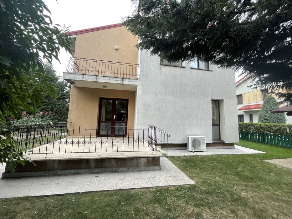 Vand casa individuala P+1 in cartier Orizont