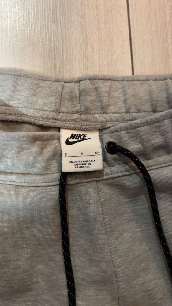 Спортен екип nike tech