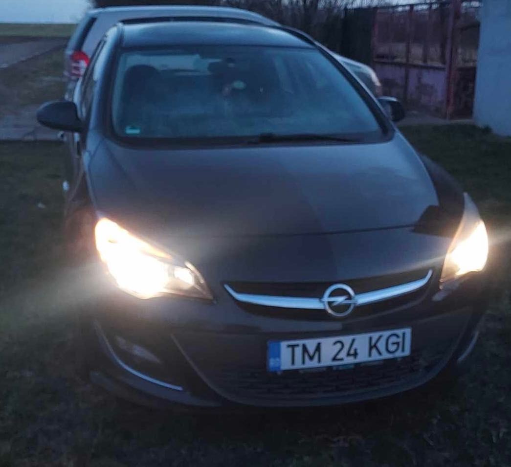 Vând Opel asta J 2013 1.7 diesel
