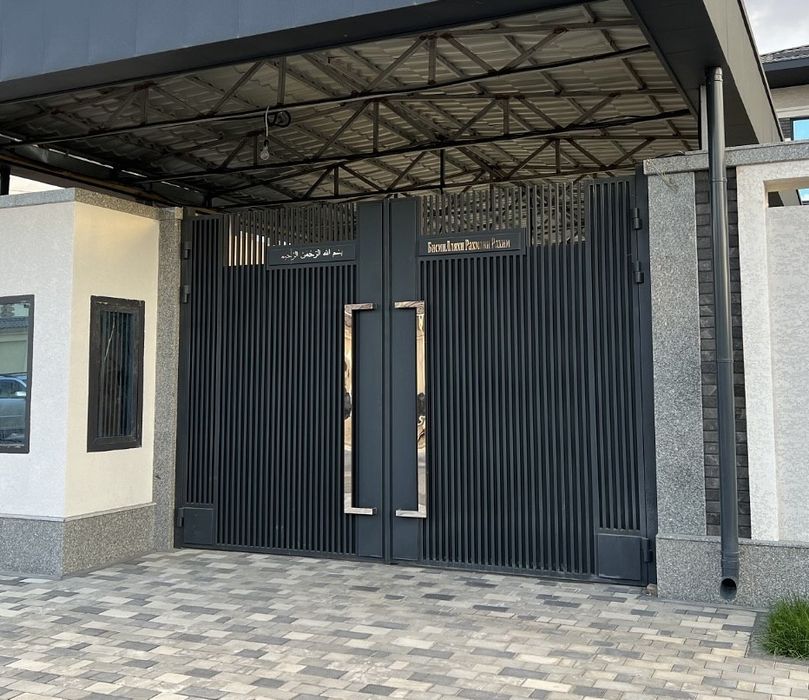 Ворота Хайтек, Нео-классика