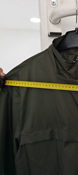 Зелена ветровка на NIKE