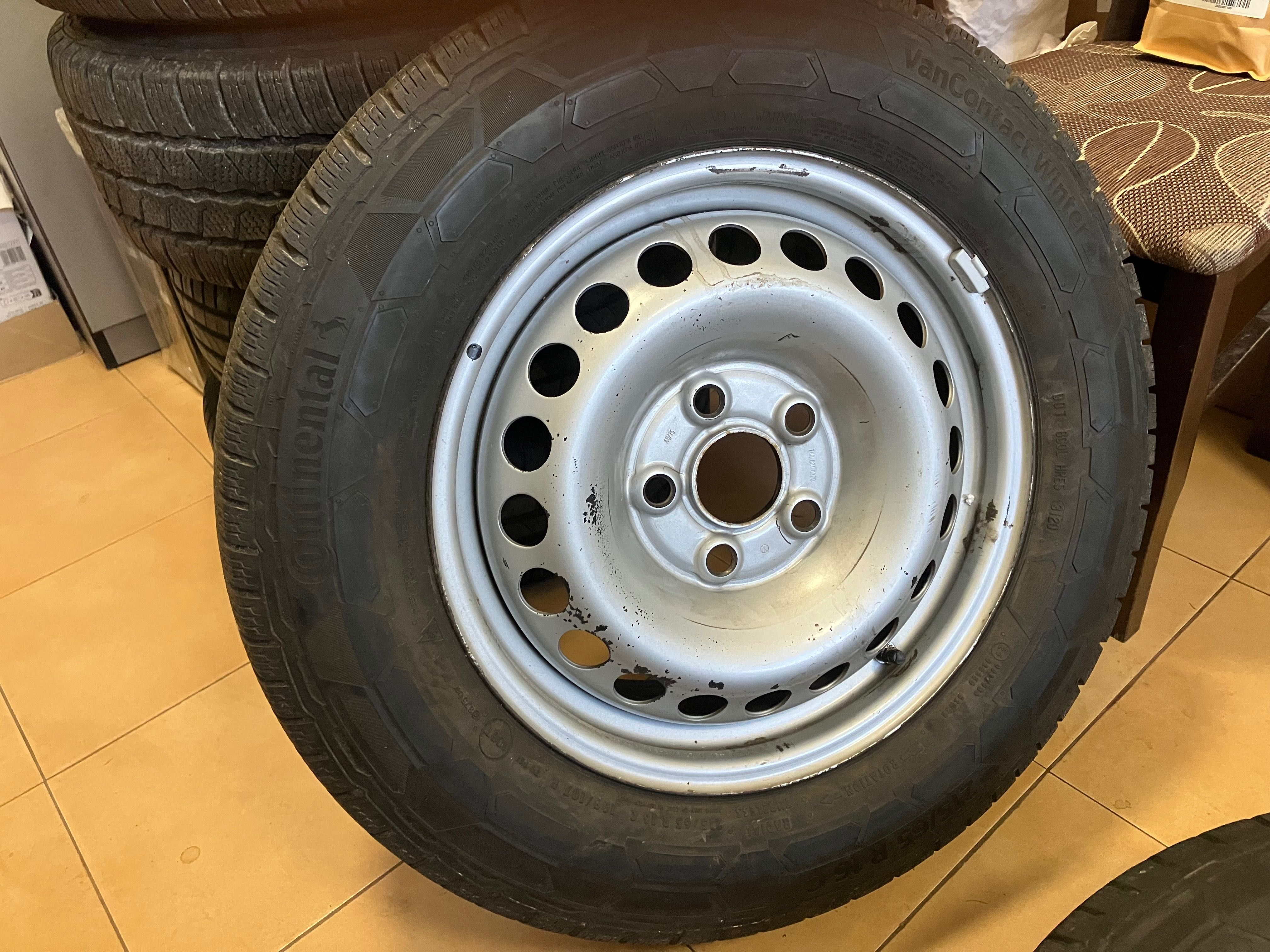 Продавам БУСОВИ 4 бр CONTINENTAl 215/65 R 16 C зимни гуми