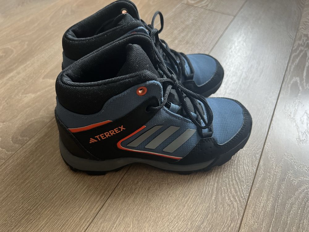 Детски непромокаеми ботуши Adidas Terrex 30