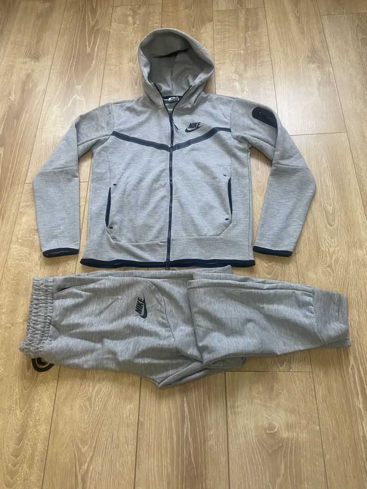 Trening Tech Fleece Nike marimea M, XL, XXL