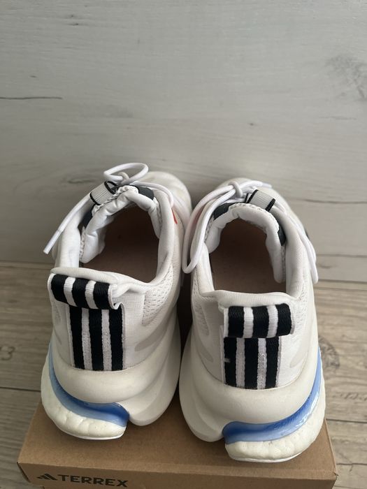 Adidas Alphaboost V1