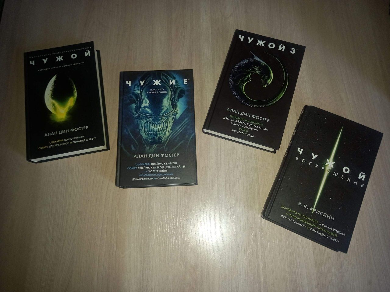 Продается комплект книг