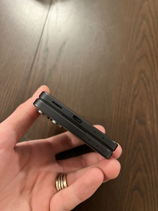 Telefon mobil Samsung Galaxy Z Flip7, 12GB RAM, 512GB, 5G, Jetblack