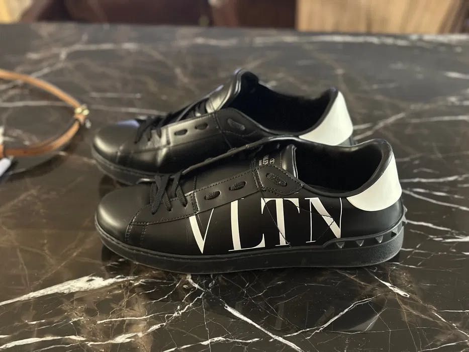 Мъжки обувки Valentino