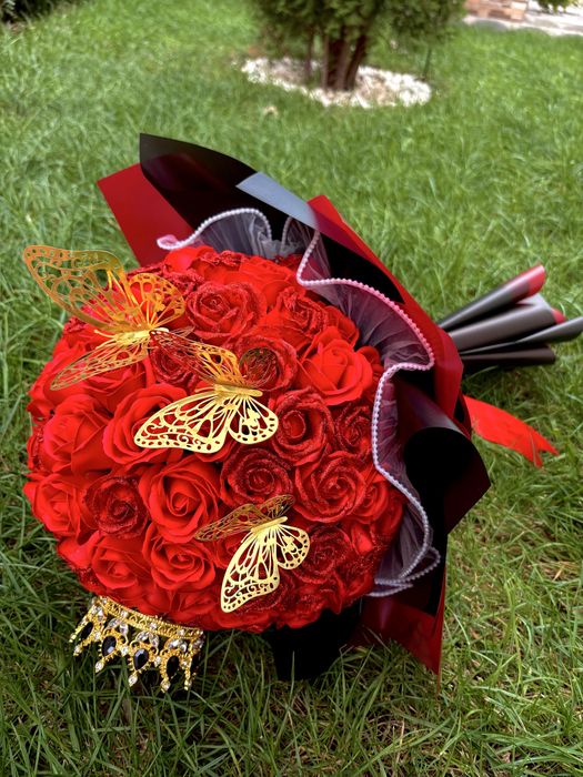 Buchet 101 trandafiri roșii din săpun