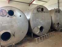 Inox alimentar  orizontal pereti dubli 2x10m3 si 1x15m3