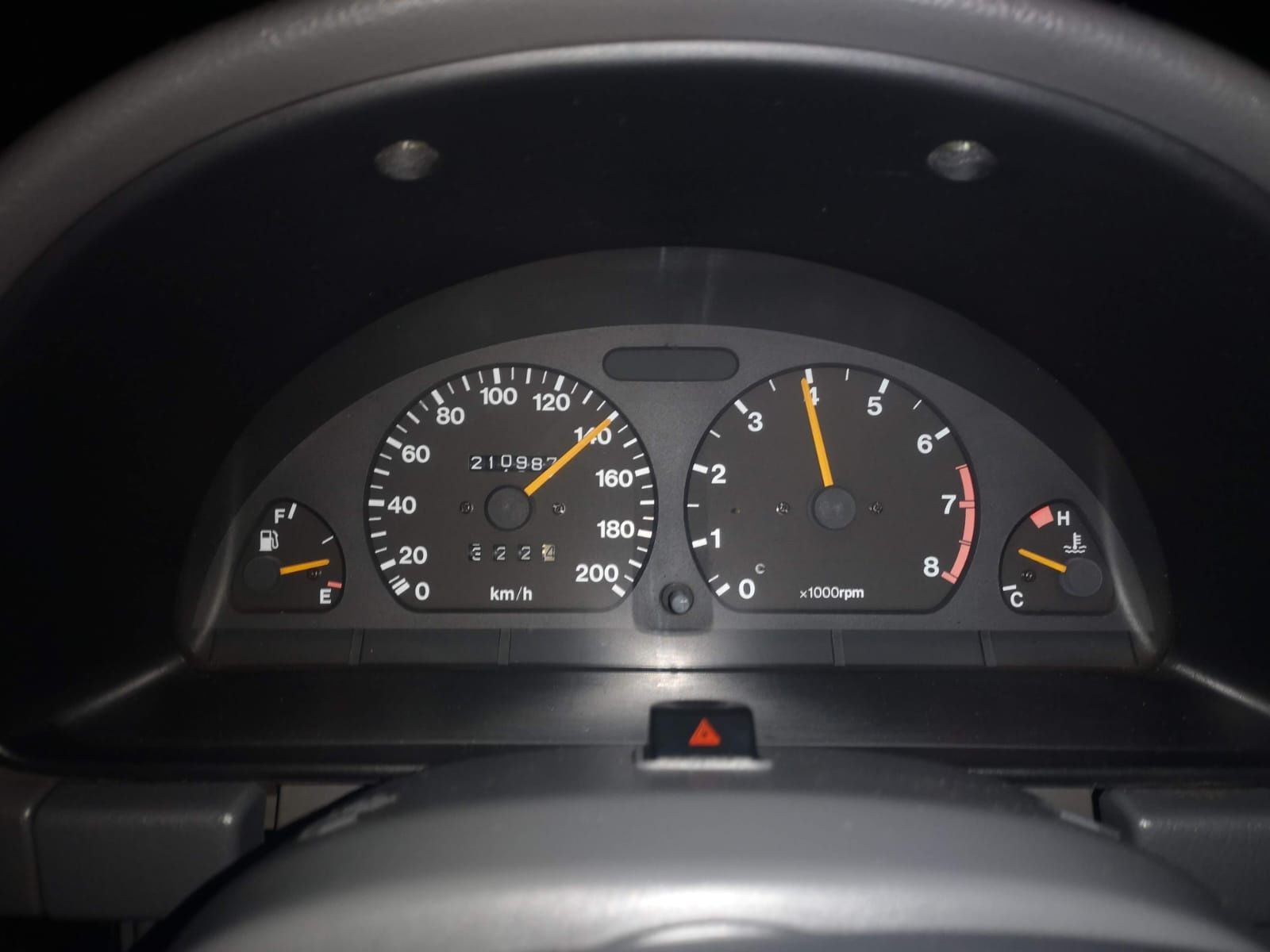 Suzuki Vitara cu extraoptiune de cort pe plafon