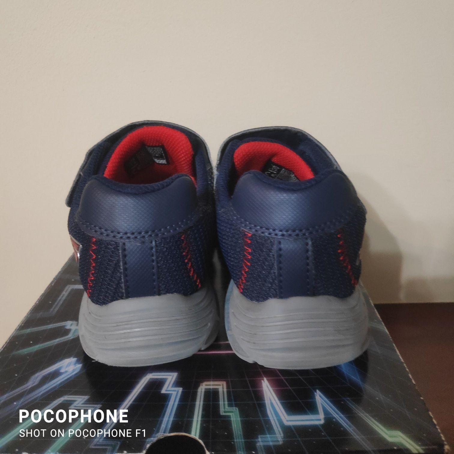 Продавам - светещи маратонки Skechers Dynamic Flash номер 34