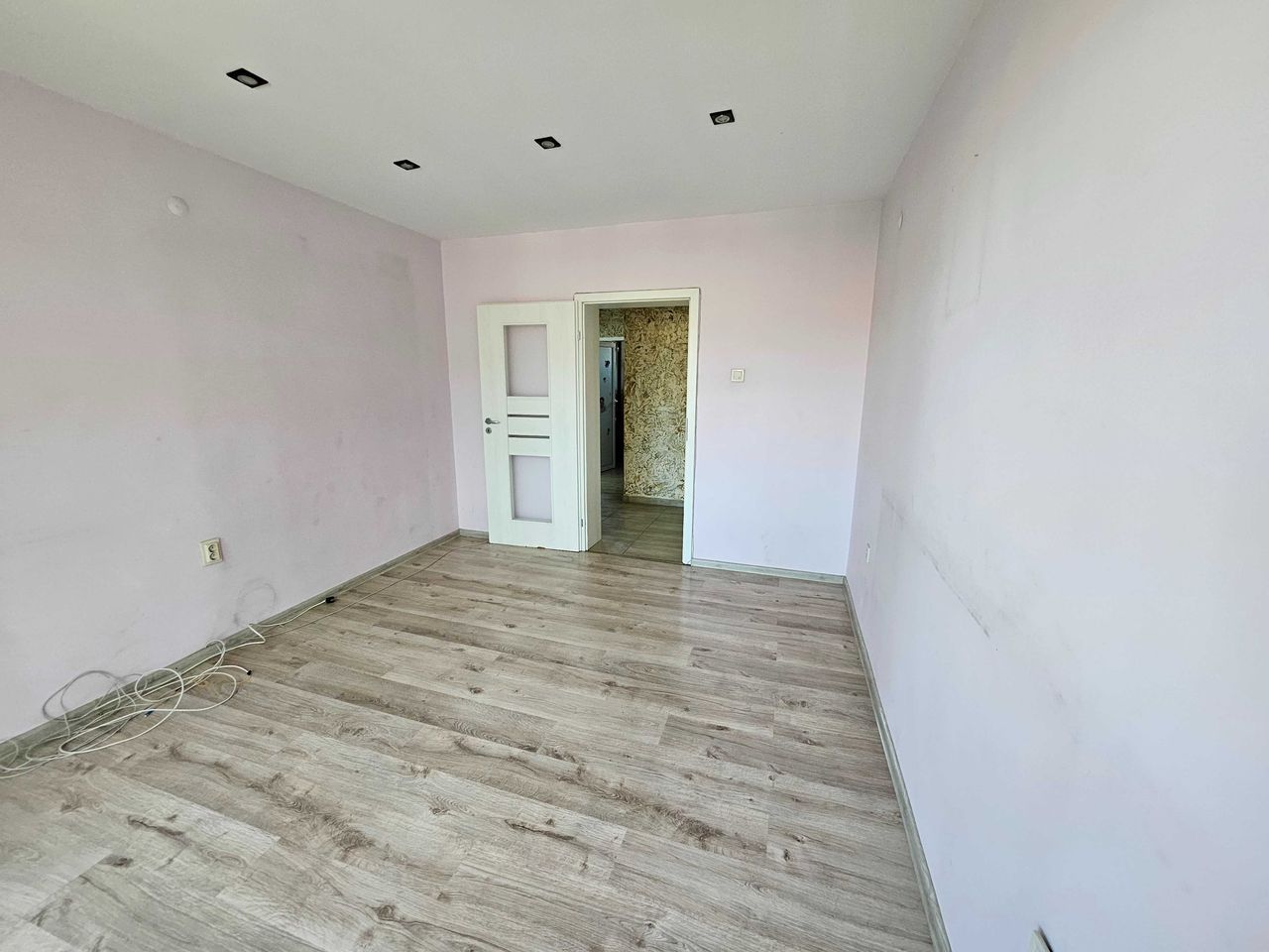 Продава се Четиристаен апартамент в Асеновград - 81 кв.м за 1186 €/кв.м - Снимка #8