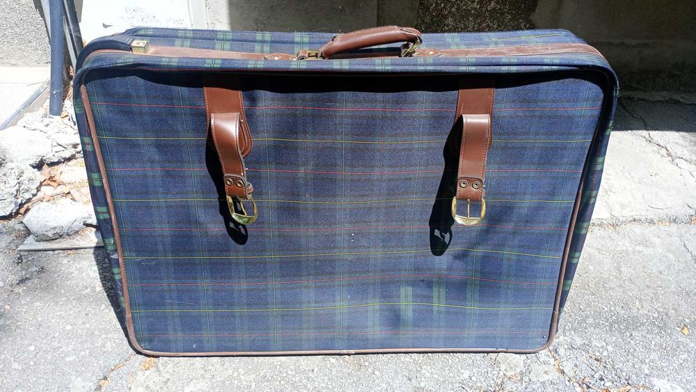 Голям куфар с колела, ретро куфари, дамски чанти и папки