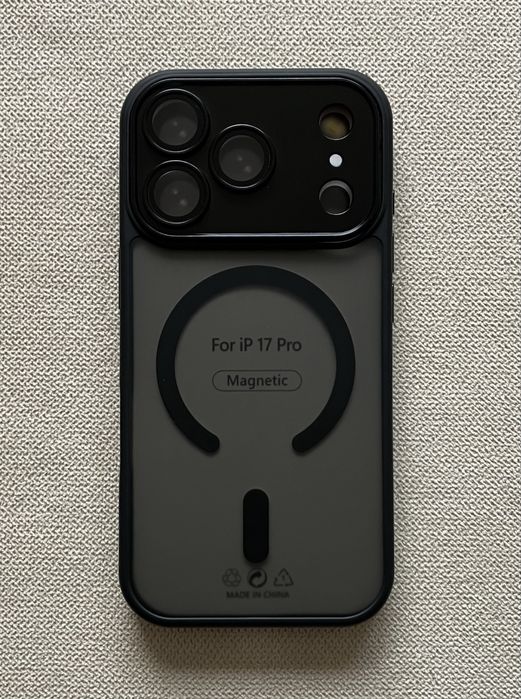 Husa pentru iPhone 17 Pro, semi-transparenta