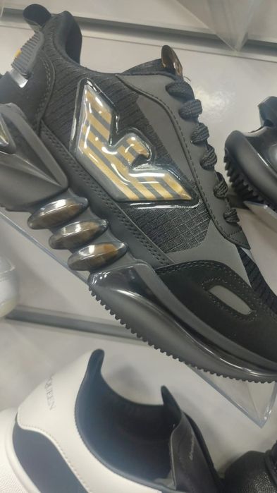 Vând adidași diferite marcii