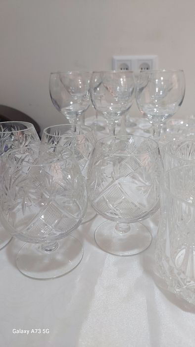 Хрусталь идишлар сотилади, хамаси 800 000 сум