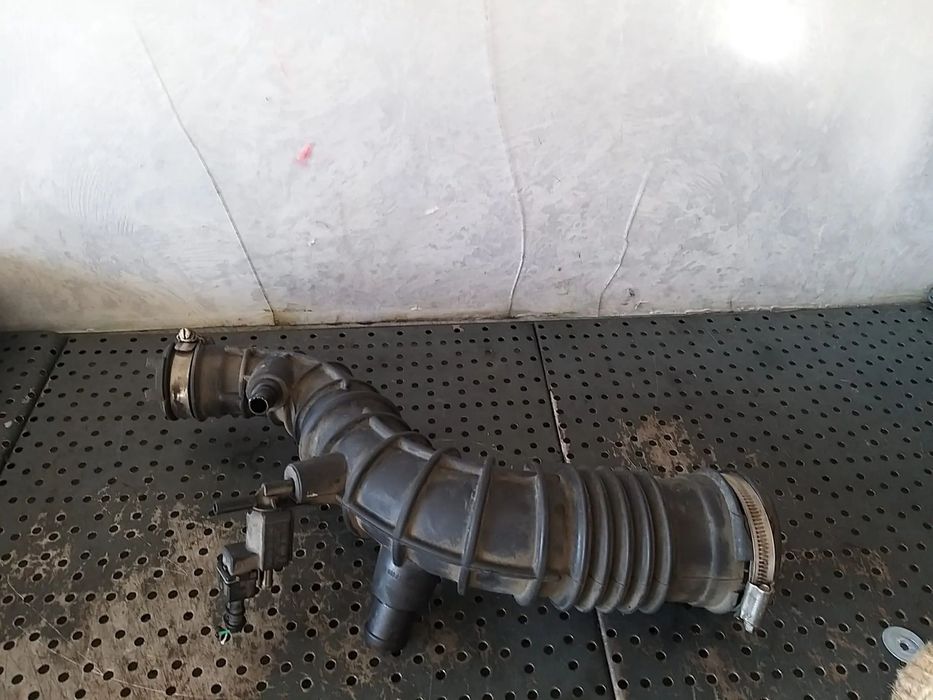 Furtun turbo cu senzor 0.9 b renault clio 4 165764382r