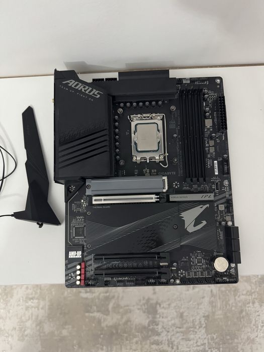 Продам комлект из процессора 12700kf, сжо, мат.платы