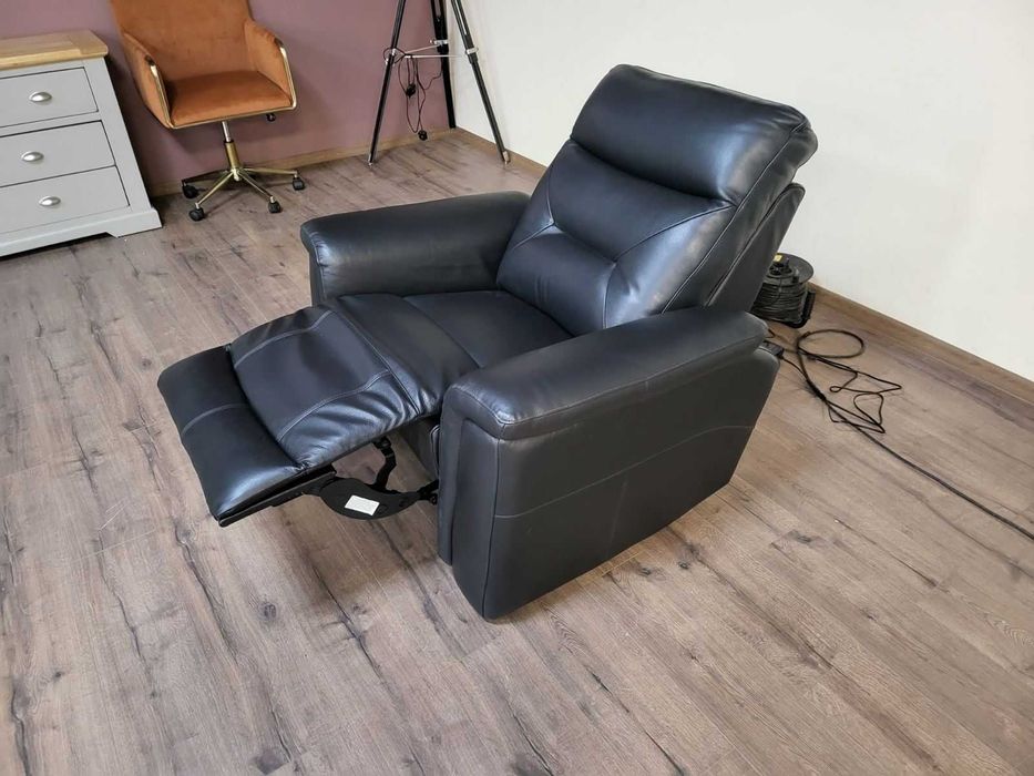 Черен кожен фотьойл с ръчен релакс механизъм La-z-boy