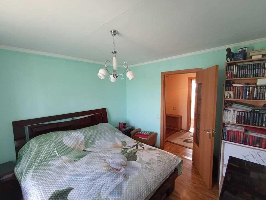 $ продам презентабельную 3-х комнатную квартиру в Сортировке