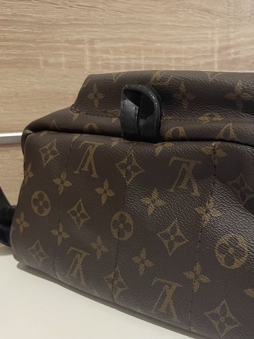 Среден размер раница на Louis Vuitton