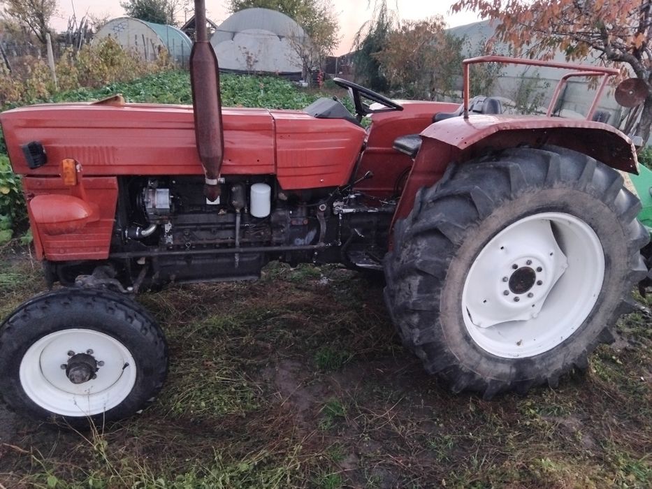Vând tractor universal 550