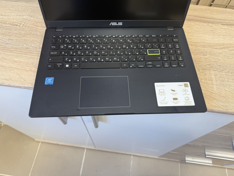 Лаптоп Asus E510m - 15,6”, отличен